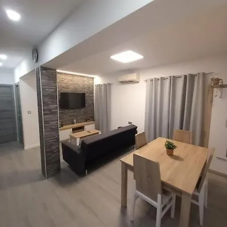 Family Flat Close To The Centre-v-estrell Malaga