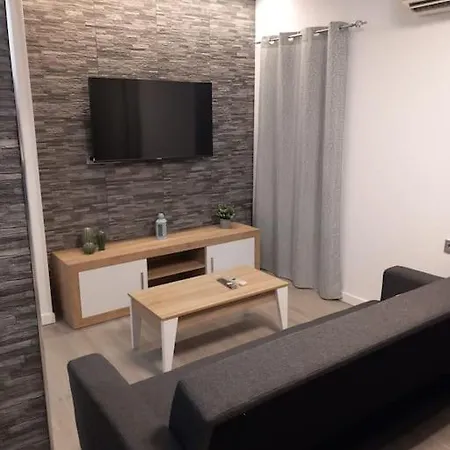 Apartment Family Flat Close To The Centre-v-estrell Malaga